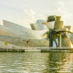 Das Guggenheimmuseum in Bilbao im Licht der Abendsonne